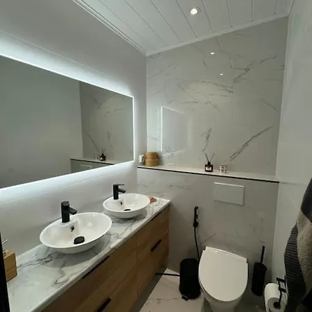Kinghill, Moderni Perhelomakohde Villa *