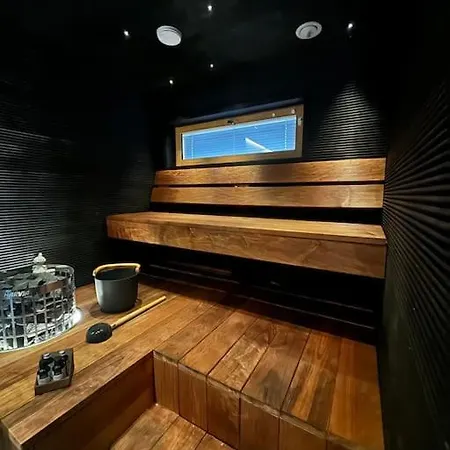 Kinghill, Moderni Perhelomakohde Villa Vantaa