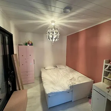 Kinghill, Moderni Perhelomakohde *