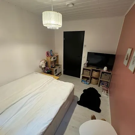 Kinghill, Moderni Perhelomakohde * Vantaa