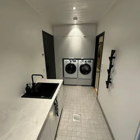 Villa Kinghill, Moderni Perhelomakohde Vantaa