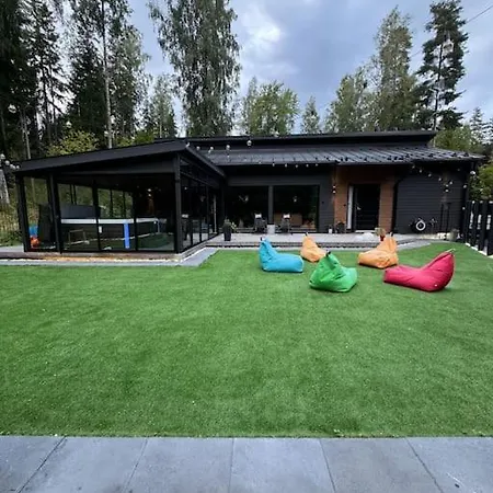 Villa Kinghill, Moderni Perhelomakohde *