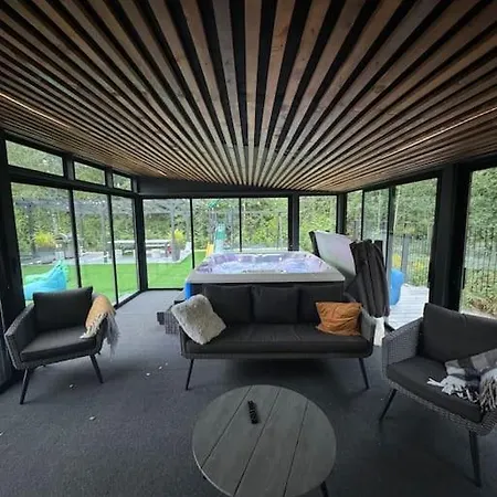 Kinghill, Moderni Perhelomakohde Vantaa