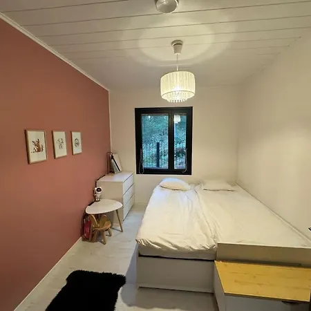 Villa Kinghill, Moderni Perhelomakohde *